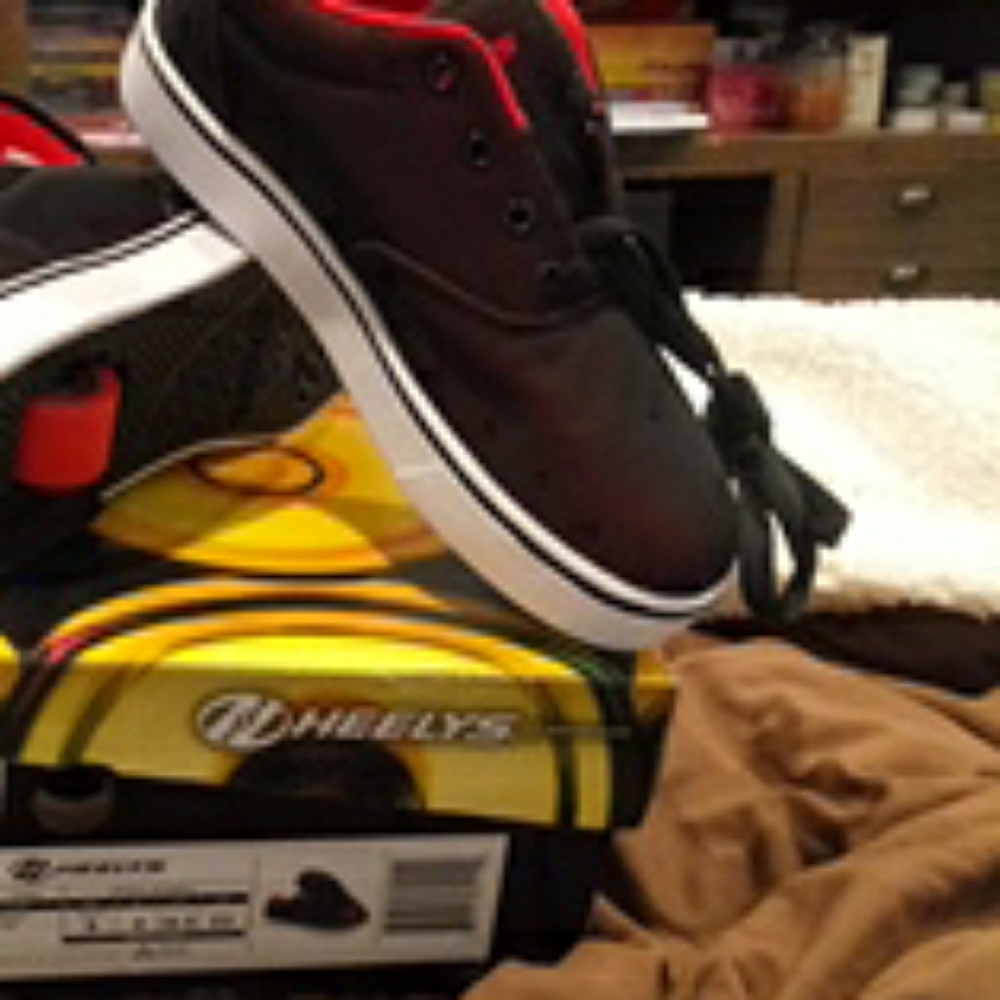 Heelys size 4 red and black boys sneakers